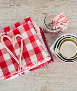 Tissu à carreaux rouge et blanc